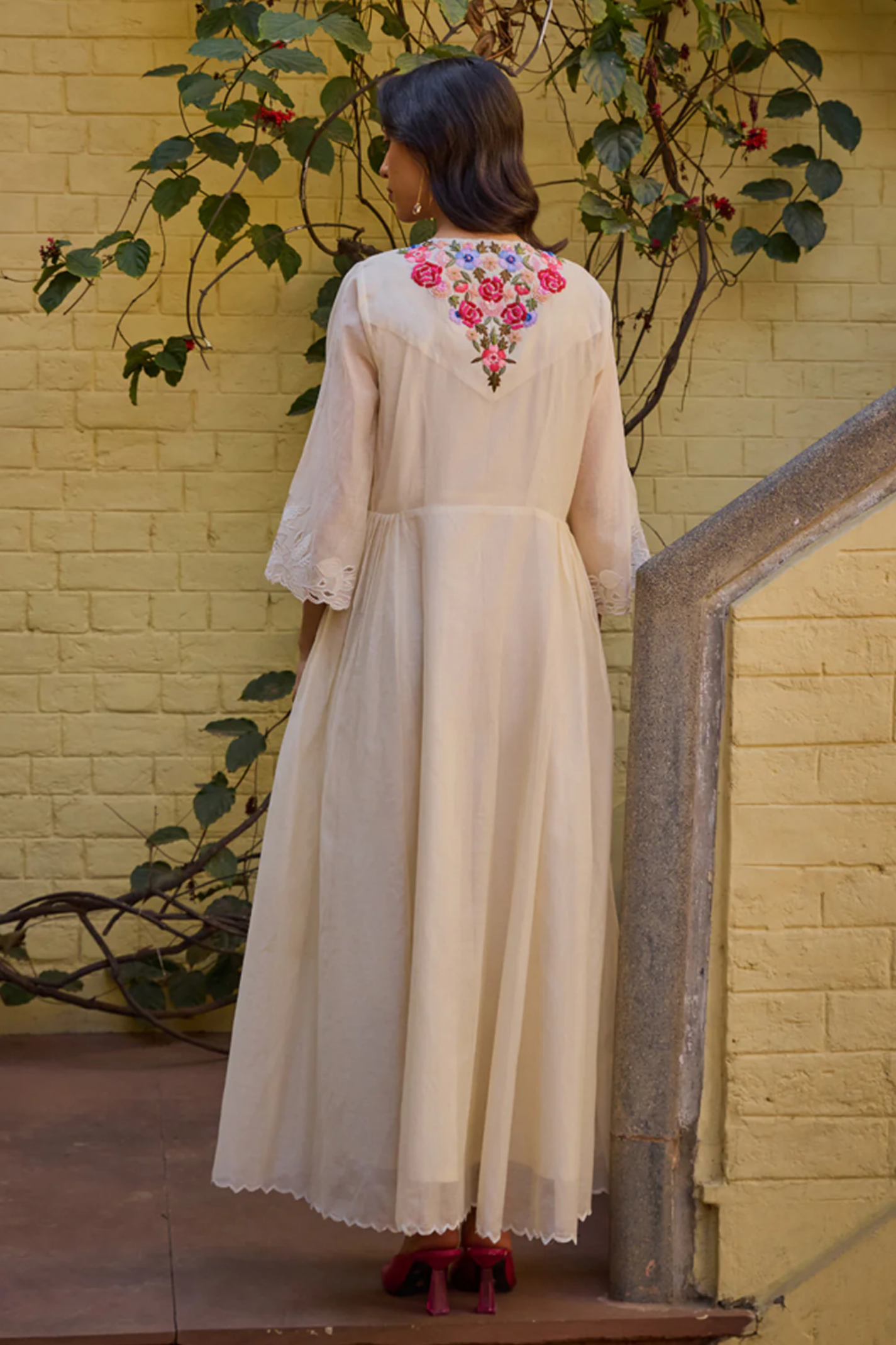 Gul Ivory Cape Set